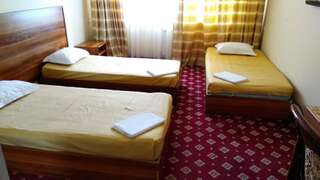 Отель Silk Way Hotel Актау Стандартный трехместный номер-2